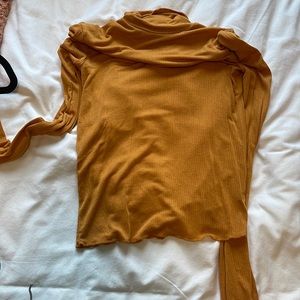 Out from under, S turtle neck